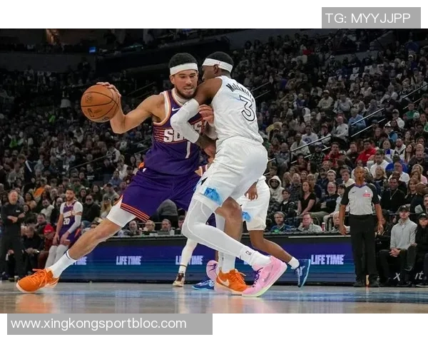 布克上半场表现挣扎12投5中仅得14分5篮板罚球命中率低迷 布克上半场表现挣扎12投5中仅得14分5篮板罚球命中率低迷