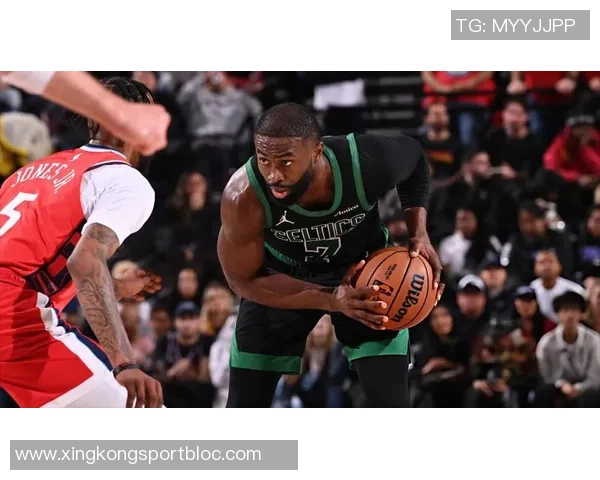 杰伦布朗轻松发挥仅用25分钟便斩获19分6篮板6助攻的精彩表现 杰伦布朗轻松发挥仅用25分钟便斩获19分6篮板6助攻的精彩表现